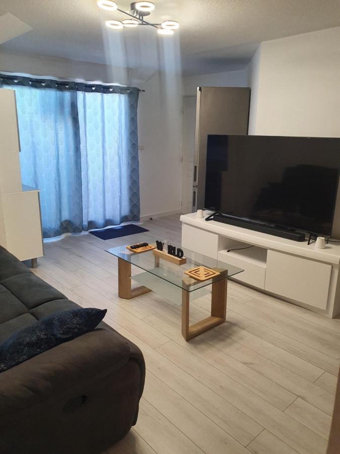 Appartement Cosy Proche De L'Aeroport T R A N S F E R T Sur Demande Сен-Дені Екстер'єр фото